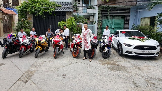 Dan sieu moto khung tien ty 